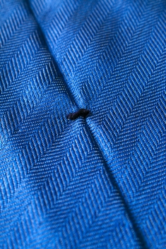 Cravate tissée en soie bleu 